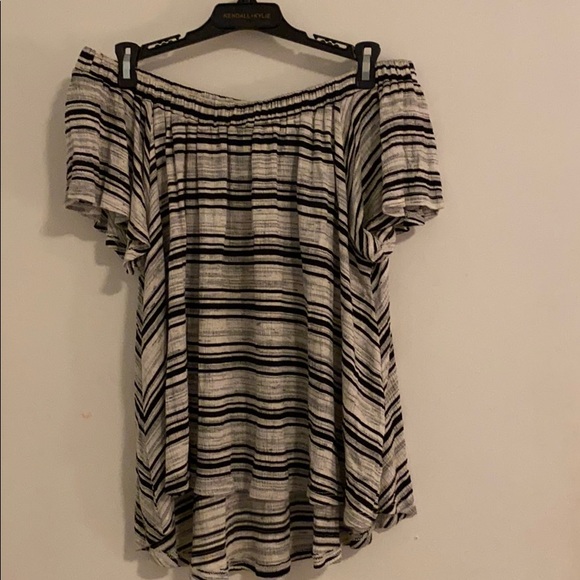 Off the shoulder short sleeve top - Picture 1 of 1